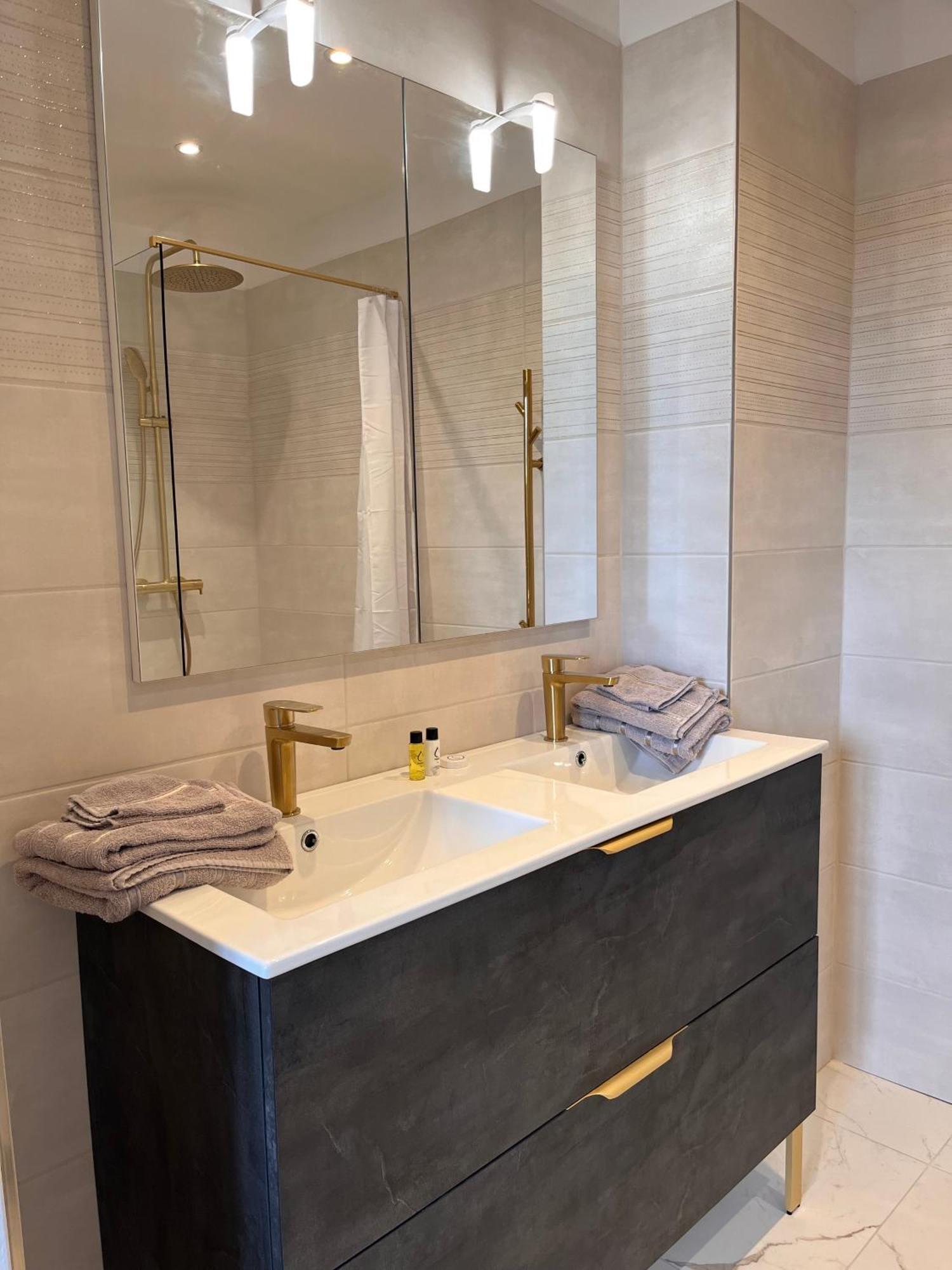 Hdg Hotel Gare De L'Isle Adam Appart'S Hotel Parmain ภายนอก รูปภาพ