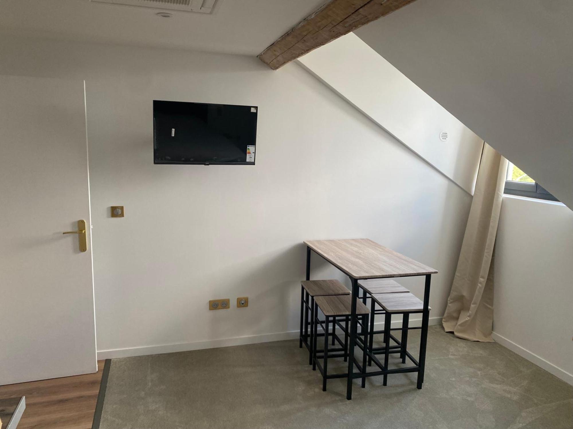 Hdg Hotel Gare De L'Isle Adam Appart'S Hotel Parmain ภายนอก รูปภาพ