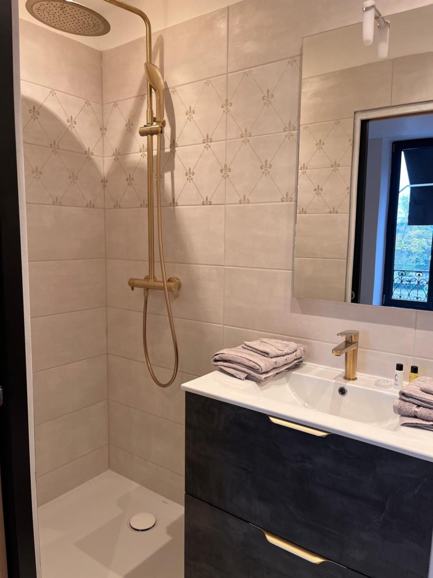 Hdg Hotel Gare De L'Isle Adam Appart'S Hotel Parmain ภายนอก รูปภาพ