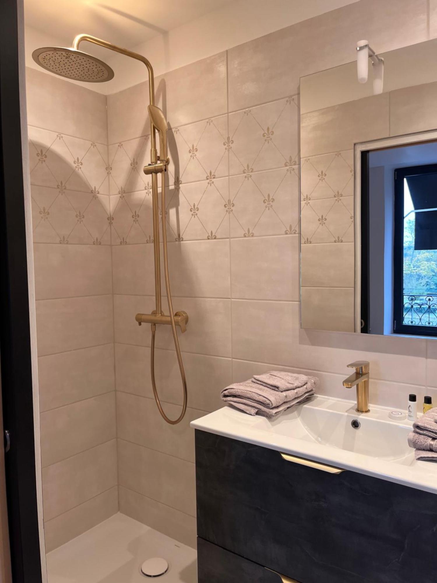 Hdg Hotel Gare De L'Isle Adam Appart'S Hotel Parmain ภายนอก รูปภาพ