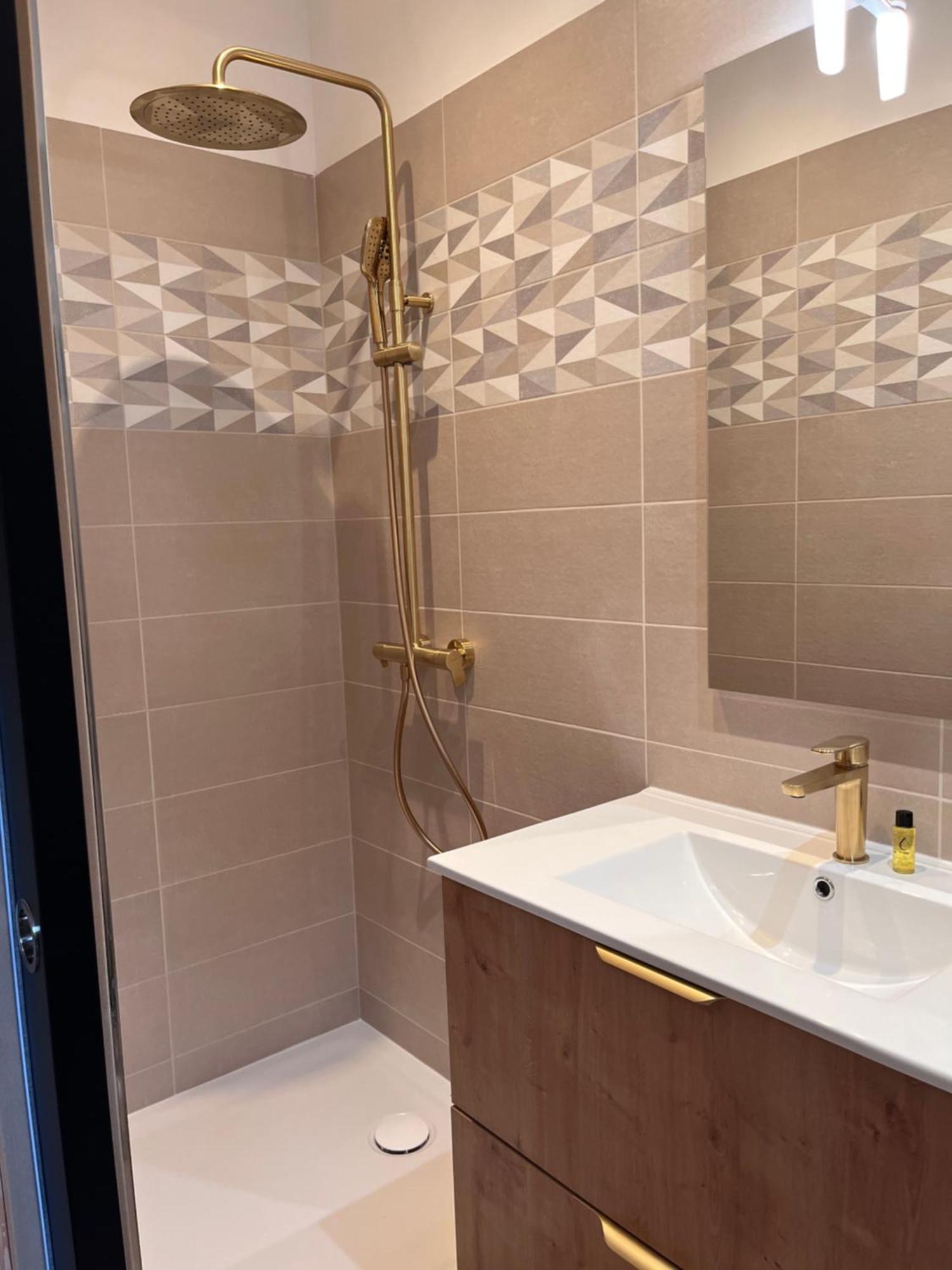 Hdg Hotel Gare De L'Isle Adam Appart'S Hotel Parmain ภายนอก รูปภาพ