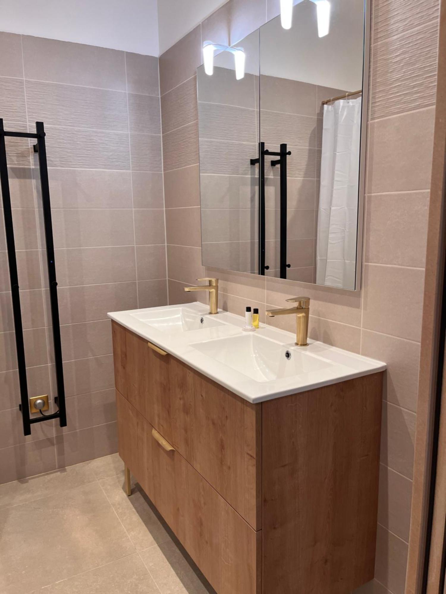 Hdg Hotel Gare De L'Isle Adam Appart'S Hotel Parmain ภายนอก รูปภาพ